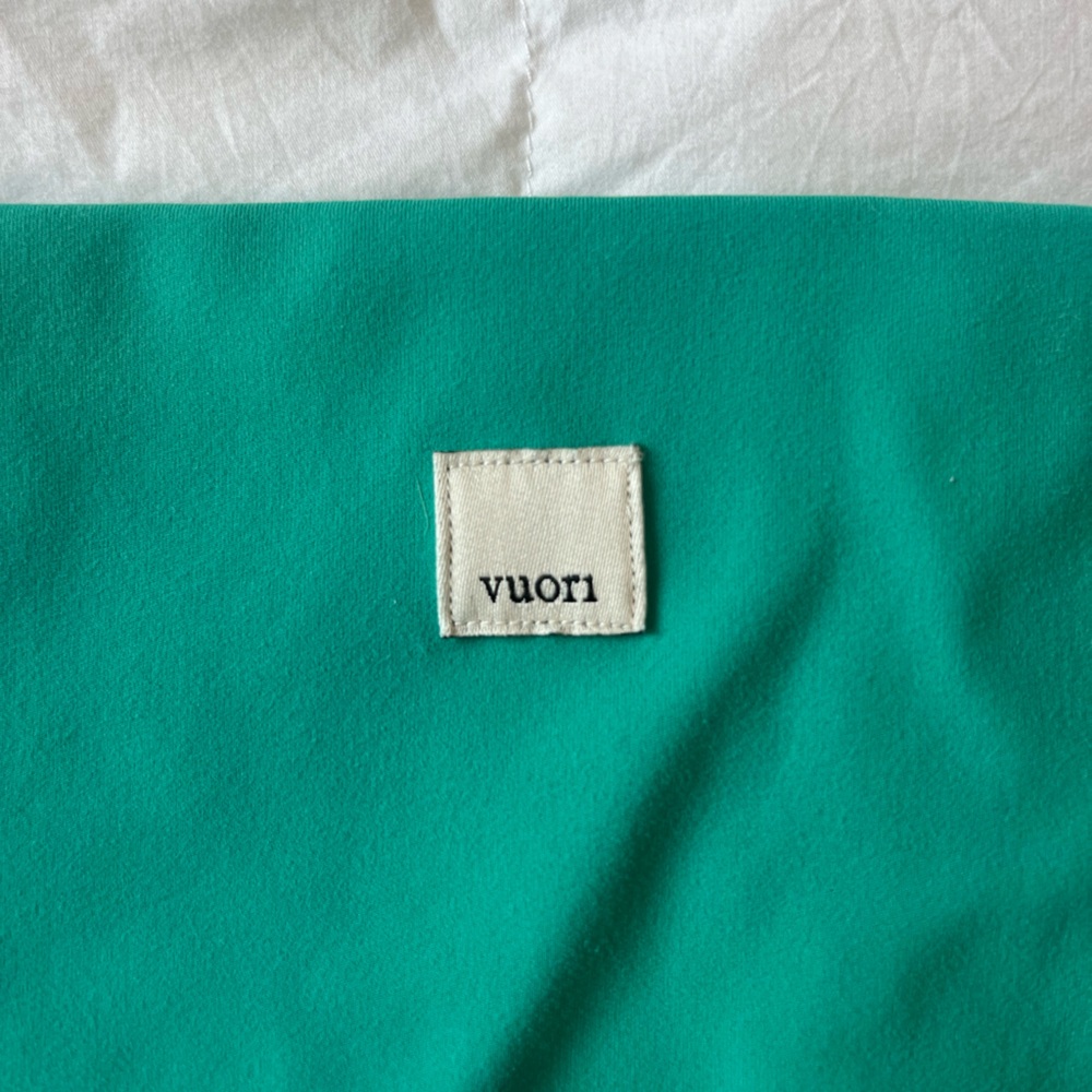 VUORI HIGH RISE BIKER SHORTS - Picture 3 of 3